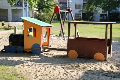 Spielzug mit Lok und Waggon