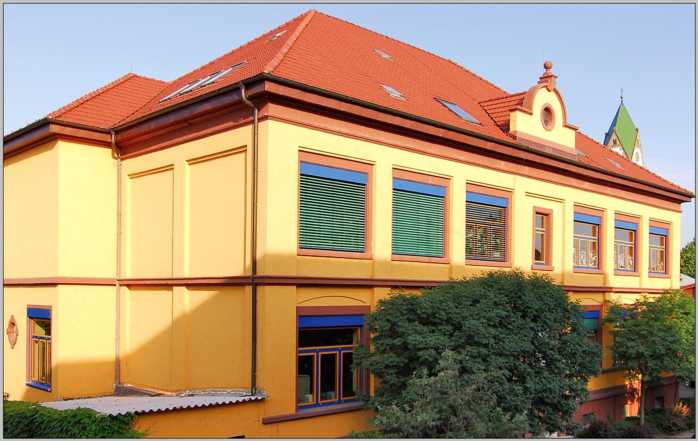 Außenansicht Gebäude Alte Schule