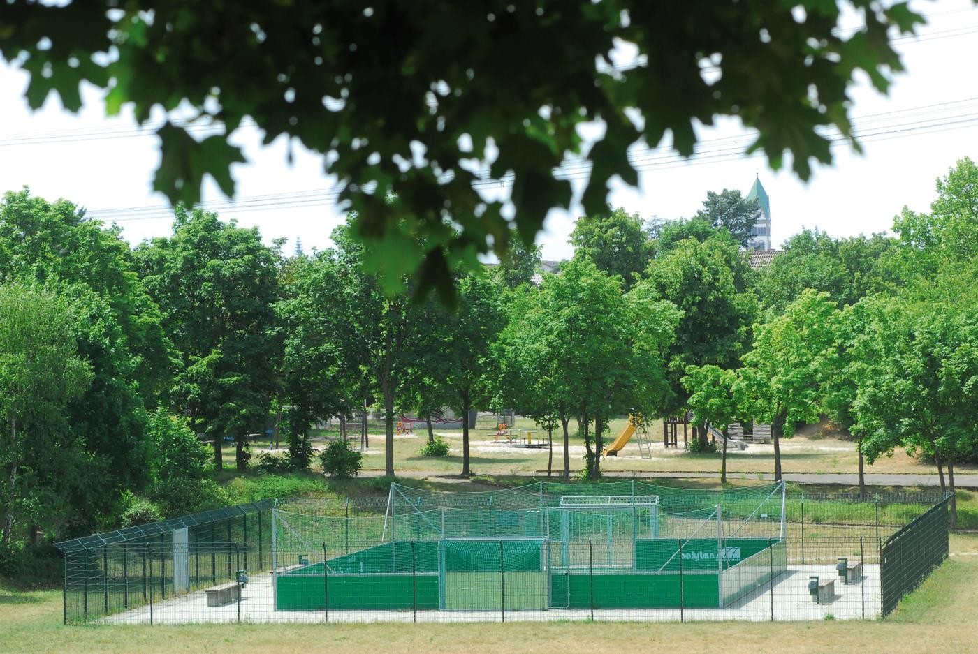 Blick von außen auf das Minispielfeld