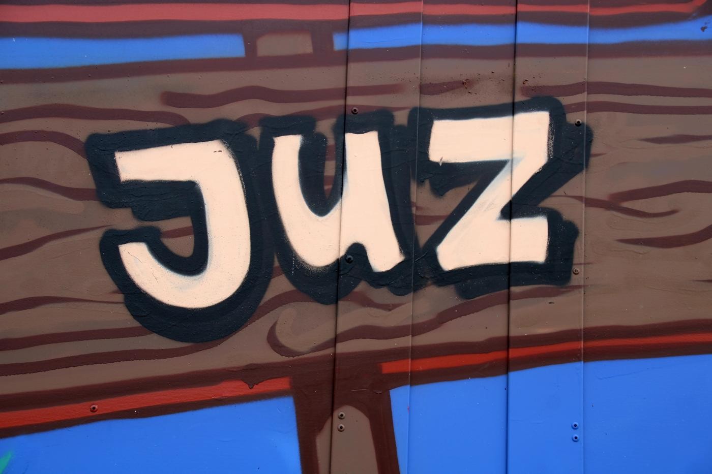 Aufgemalter Schriftzug "JUZ"