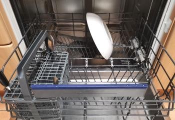 Offene Spülmaschine